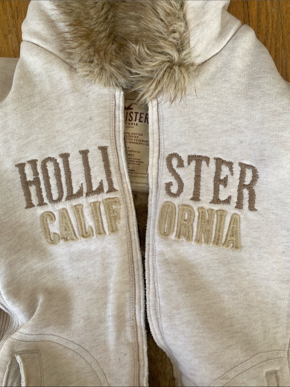 Hollister Cream Faux Fur Trim Hooded Zip-Up Sweatshirt - Picture 8 of 8